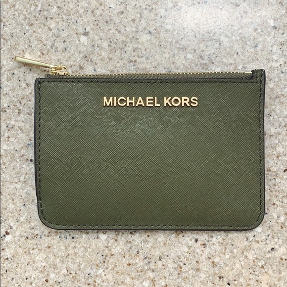 Michael Kors Handbags - Michael Kors Jet Set Travel Leather Wallet